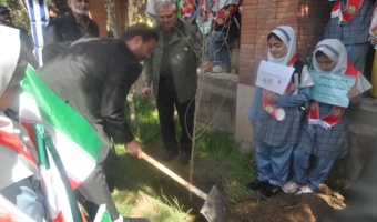 مجتمع آموزشی المهدی مشهد بیاد رهبرشهید و شهدای میناب سبز شد