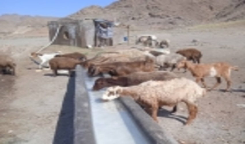 بهره برداری از دو آبشخور دام در مراتع خرم آباد شهرستان مه ولات 