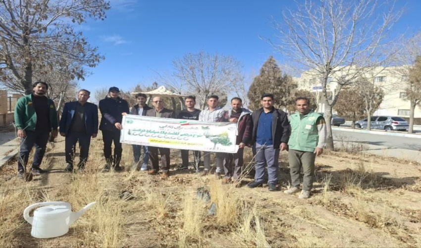 سنگ بزرگ استعلام پیش پای معدن کاران (ایرنا)