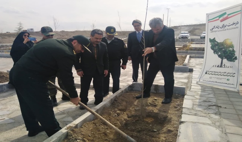 چهارمین روز از هفته منابع طبیعی -نهالکاری در مجتمع نیروی انتظامی
