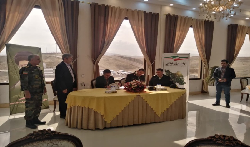 ششمین  روز از هفته منابع طبیعی-مضای تفاهم نامه همکاری های مشترک اداره کل منابع طبیعی و آبخیزداری خراسان رضوی با ستاد فرماندهی نیروی انتظامی استان