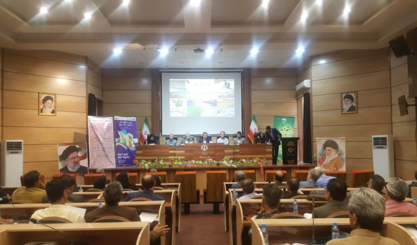 به مناسبت روز جهانی بیابان زدایی و خشکسالی دوره آموزشی تعیین شدت فرسایش بادی در مناطق بیابانی برگزار شد.