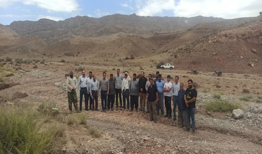 استقبال آبخیز نشینان از آغاز مراحل اجرایی احداث بند خاکی حوزه ارداک شهرستان چناران