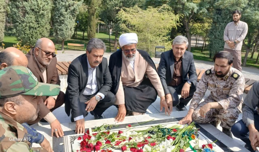 عطرافشانی مزار شهدای گمنام 