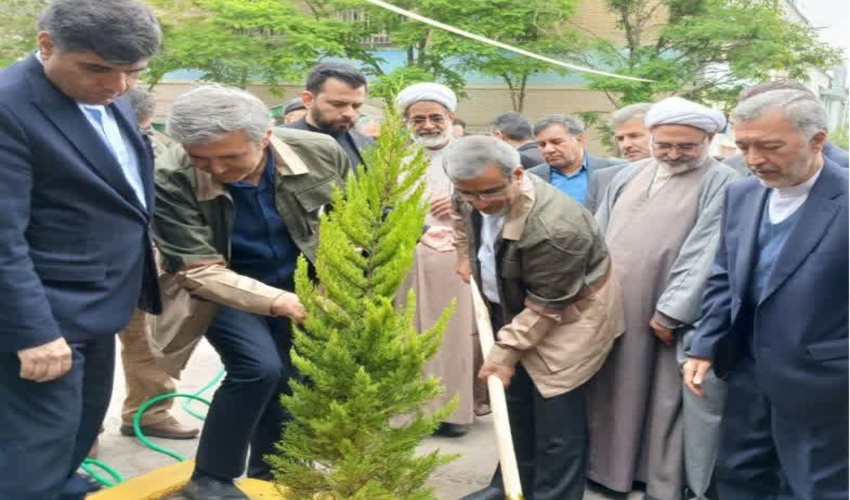 استاندار خراسان رضوی لباس منابع طبیعی پوشید ونهال امید کاشت
